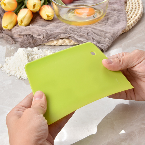 Wholesale plastic flour scraper, trapezoidal cake cream dough cutter, rice roll scraper baking tool