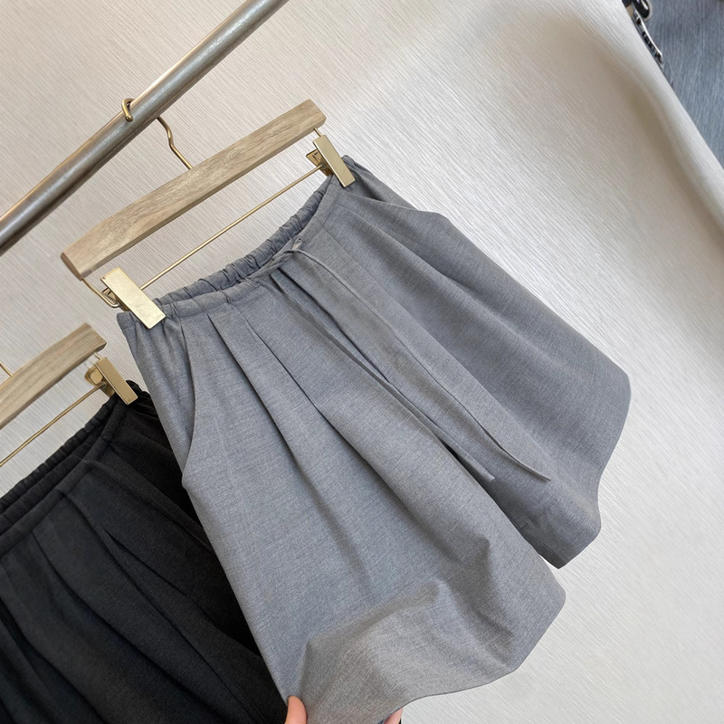 Angry push!! K in the factory, a small number of designers pleated anti-wrinkle drop suit shorts summer