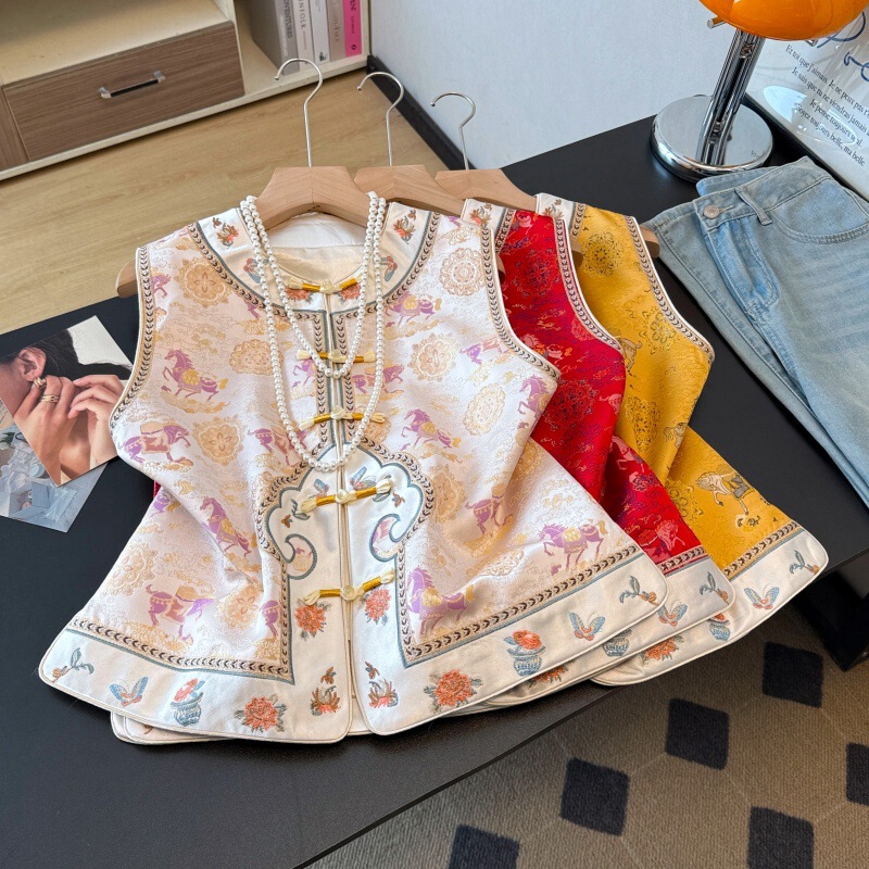Real Shot of New Chinese-Style 2026 Hanfu with Heavy Jacquard Embroidery, Round Collar, Traditional Button Design, Improved Vest Top Jacket Real Shot of New Chinese-Style 2026 Hanfu with Heavy Jacquard Embroidery, Round Collar, Traditional Button Design, Improved Vest Top Jacket