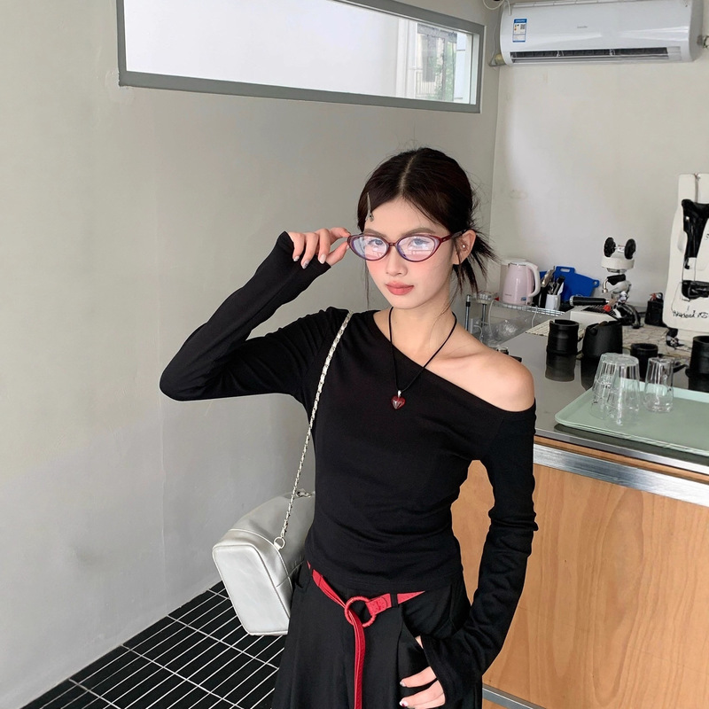 Black Off-Shoulder Top for Women 2025 New Early Autumn Chic Long-Sleeve T-Shirt with Off-Shoulder Design, Niche Style