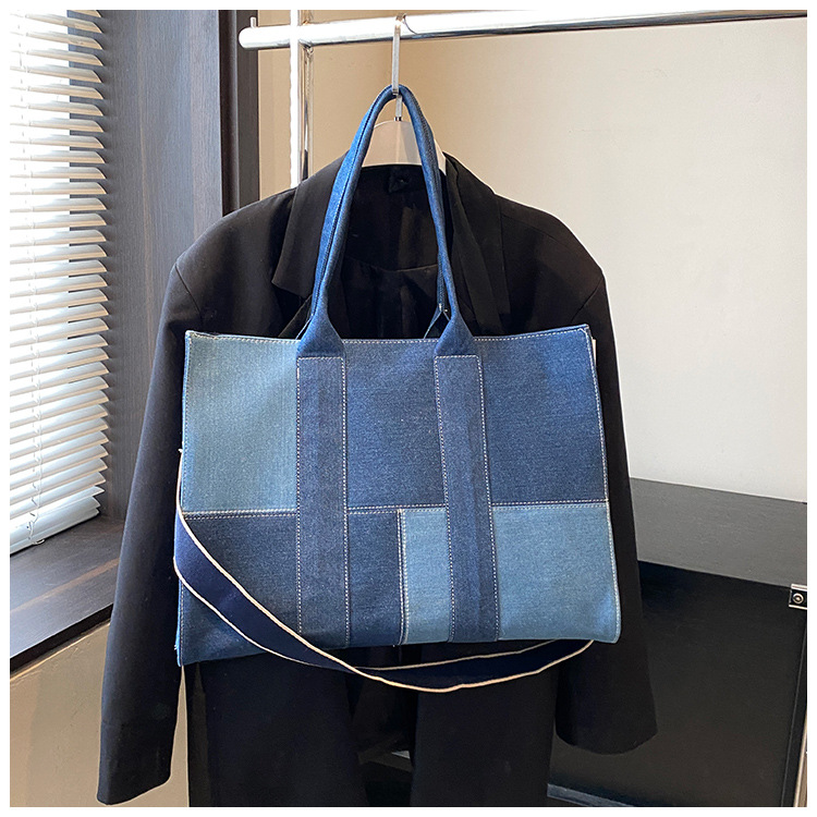 Bolso de denim de gran capacidad para mujeres 2025 nuevo color de moda mochila de hombro de viaje ocio bolso de tote de color
