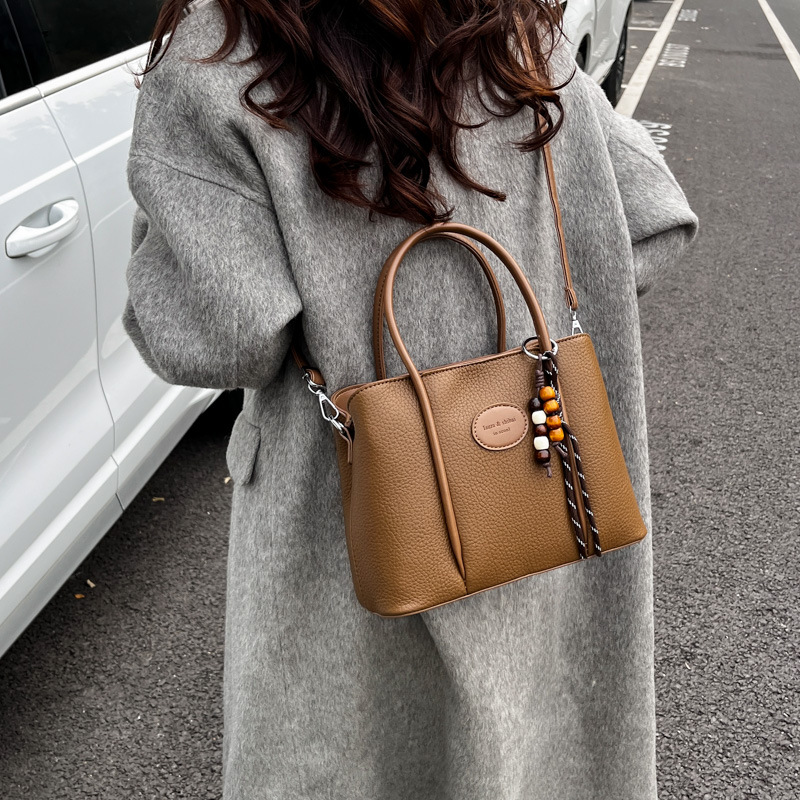 Bolso de mano para mujeres 2025 nuevo estilo de invierno de alta calidad nicho lujoso retro bolso de hombro bolso de balde de agua image 5