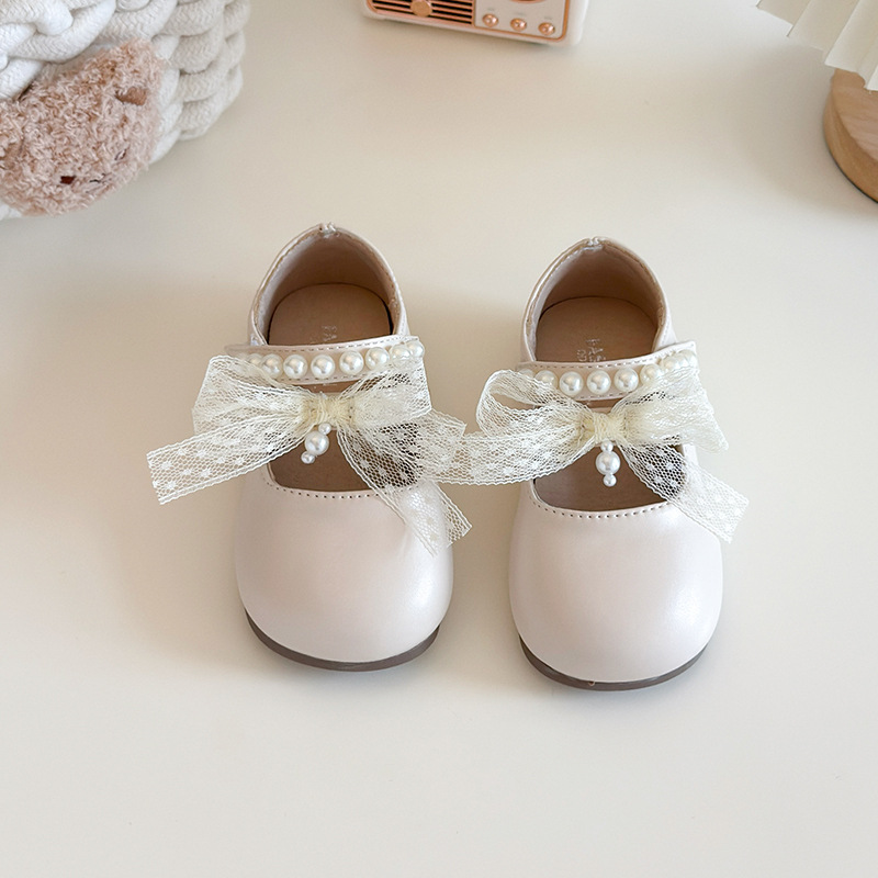 Zapatos de princesa de niñas 2026 primavera y otoño nuevos zapatos de cuero de perlas de arco de niñas zapatos de baile de niños