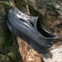 夏季男式踩屎感轻质洞洞鞋男厚底防滑沙滩鞋户外徒步涉水软底凉鞋