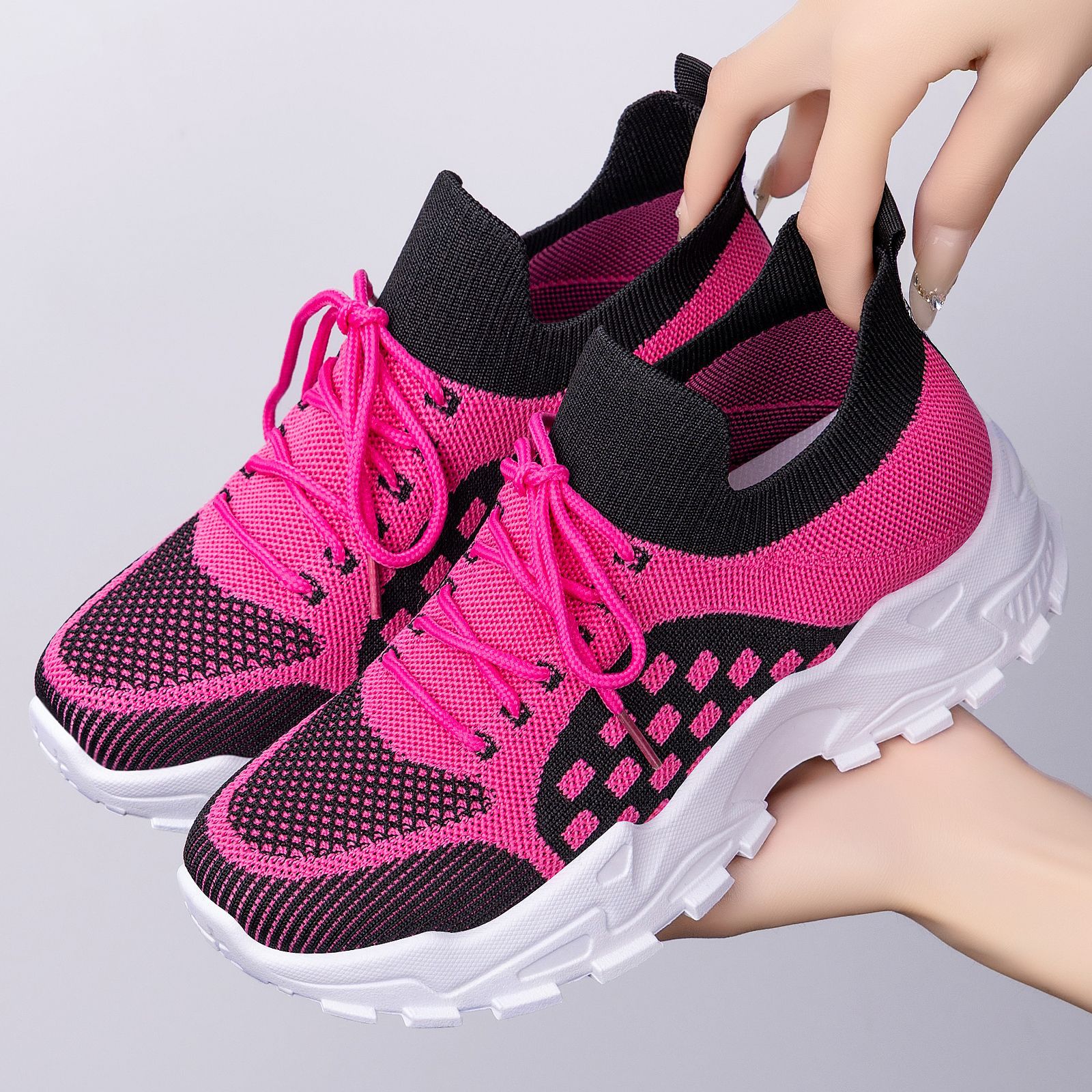Zapatos mujer todo-fósforo verano nuevo estilo volador tejido transpirable zapatos de mujer suela suave sin pies cansados zapatos casuales zapatos transfronterizos de plataforma al por mayor