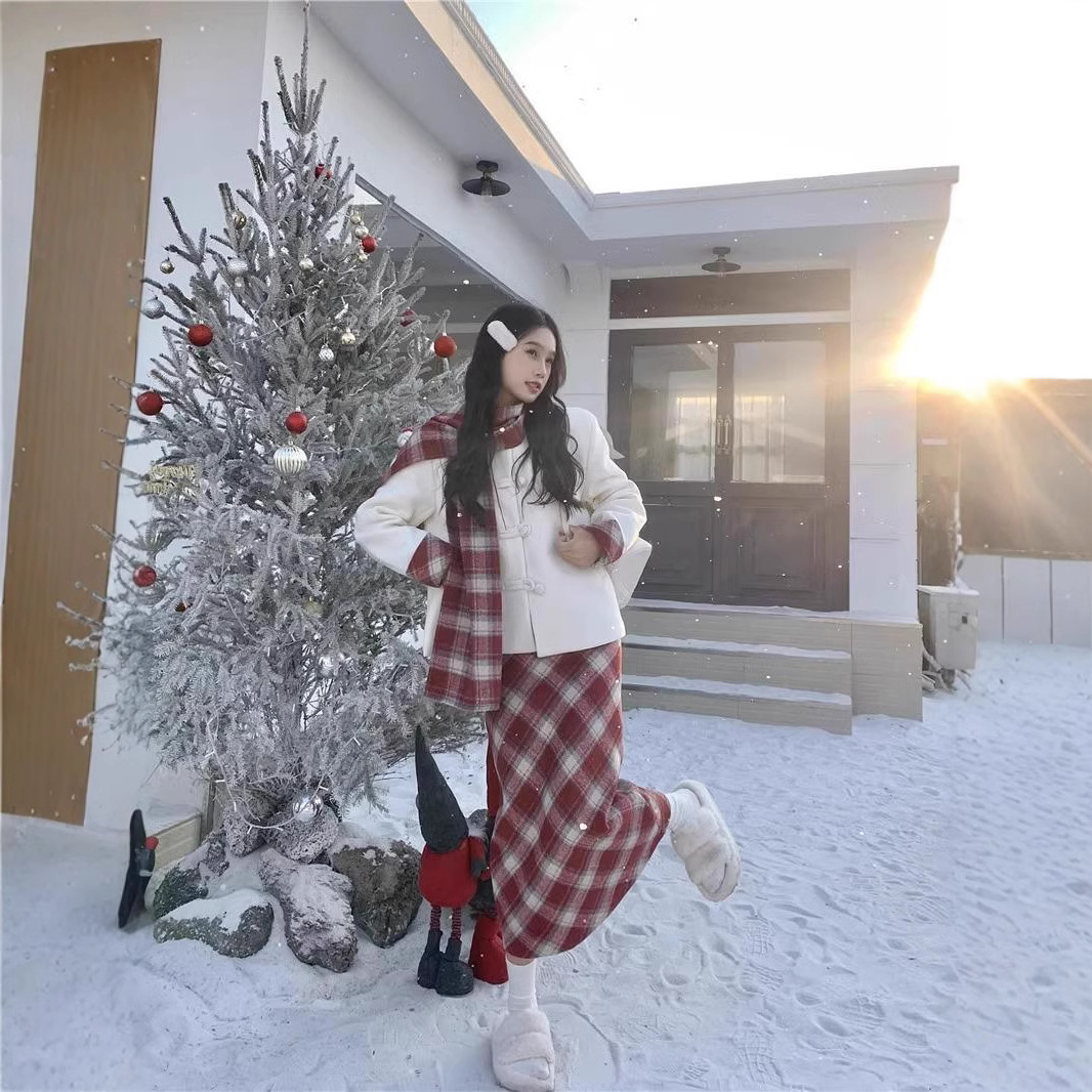 프랑스 달콤한 세트 여성의 가을 2024 새로운 중국 퀼트 울 재킷 레드 롱 원피스 스카프 3 피스 세트