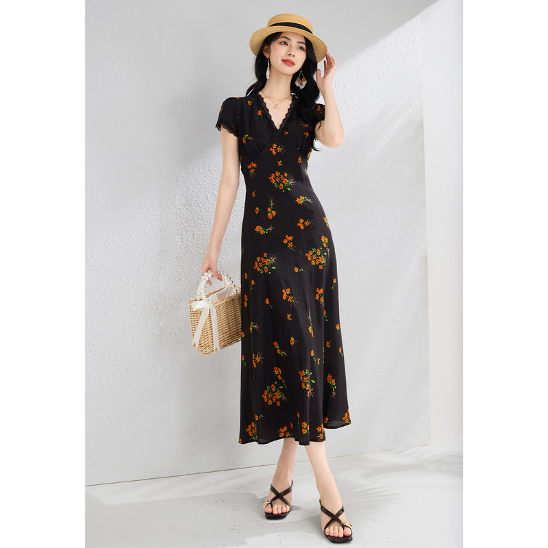 Silk Dress with French V-Neck, Waist-Cinching Design, Lace Patchwork, Long Skirt, Light Luxury and High-End Feel, Bias-Cut, 100% Mulberry Silk Dress