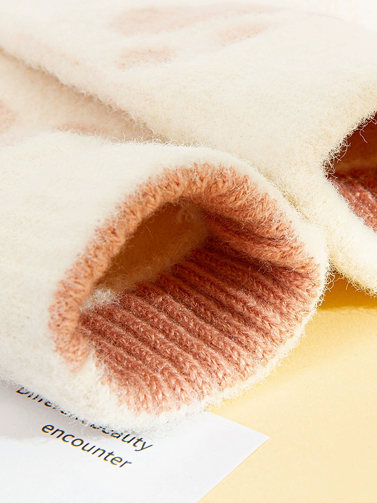 Keep warm velvet gloves, winter cute fleece set for elementary school students
