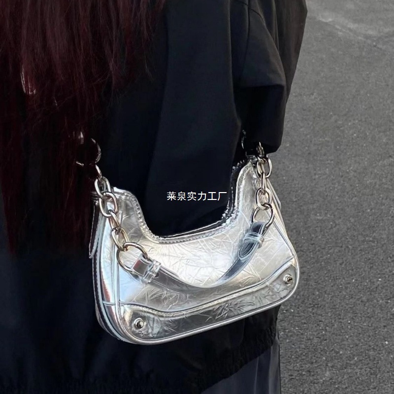 小众新款春夏个性链条包时尚手提百搭单肩斜挎两用包亮光银