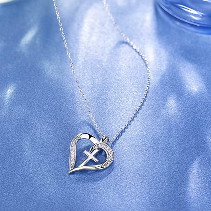 Daily Occasion Copper Material Simple Style Cross Heart Shape Copper Zircon Pendant Necklace In Bulk