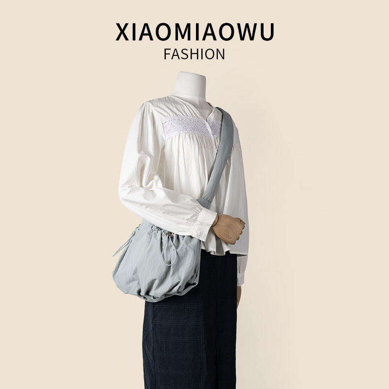 New pleated commuting shoulder with large capacity and high-end feel, drawstring summer versatile nylon crossbody bag_voghion.com