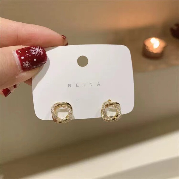 Retro small sophisticated elegant earrings