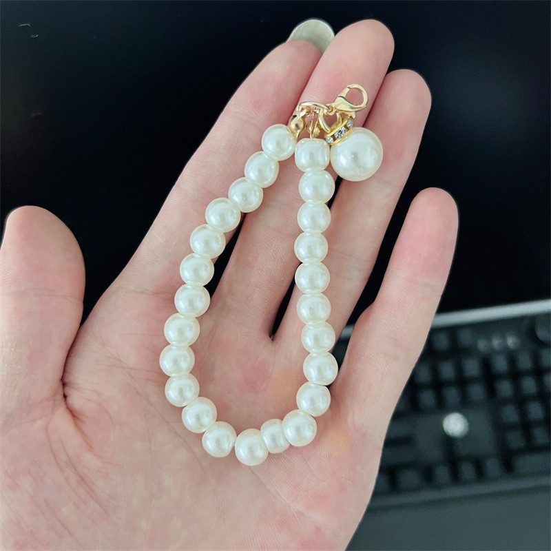 미색 진주 목걸이