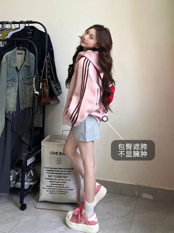 热卖爆款粉色三条杠连帽卫衣女初秋款2025新款穿搭美式款通勤风|undefined