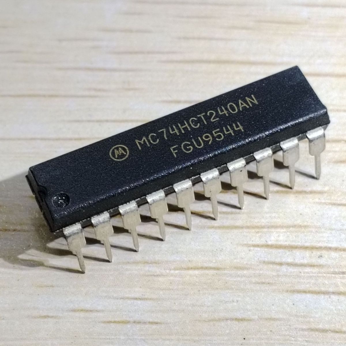 MC74HCT240AN  集成电路IC芯片元件集成块直插DIP20