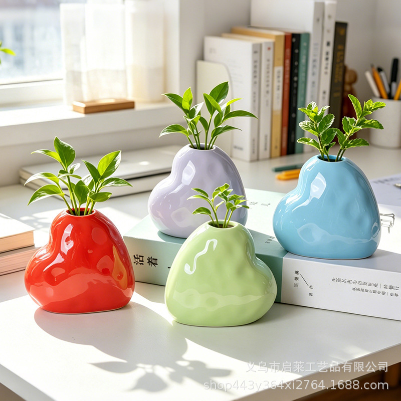 Heart-Shaped Mini Ceramic Flower Vase with a High-End Feel for Living Room Tabletop Flower Arrangement and Hydroponic Decoration
