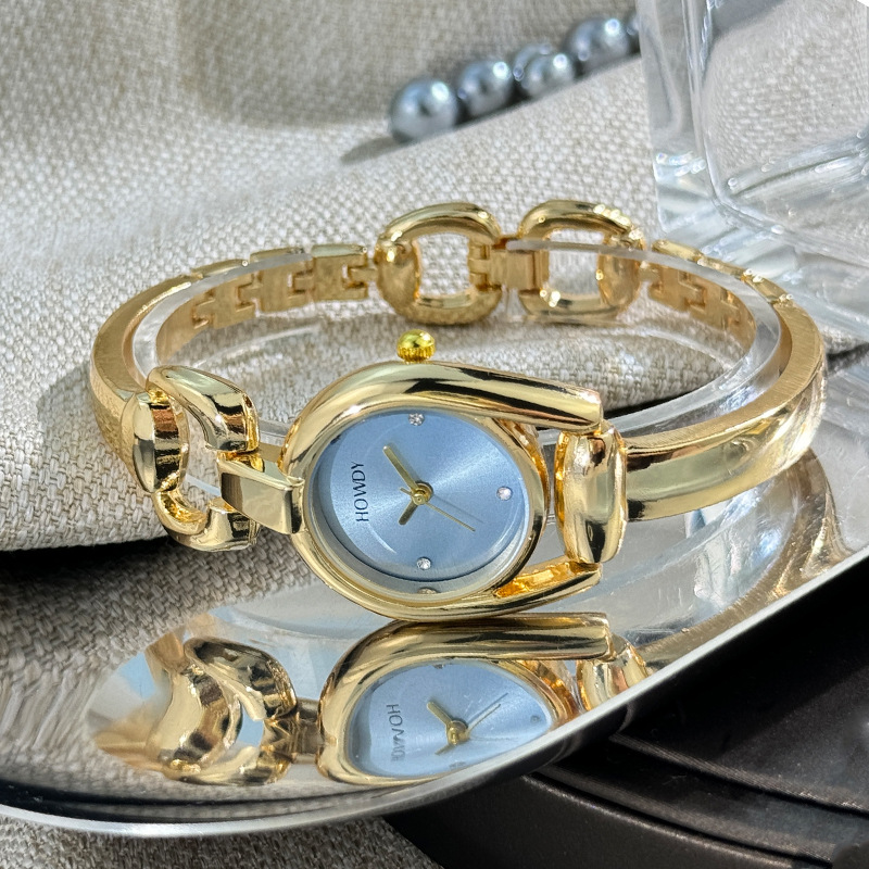 Round Dial Shape Casual, Street Occasion Vintage Style Classic Style Round Single Folding Buckle Quartz Watch Women's Watches