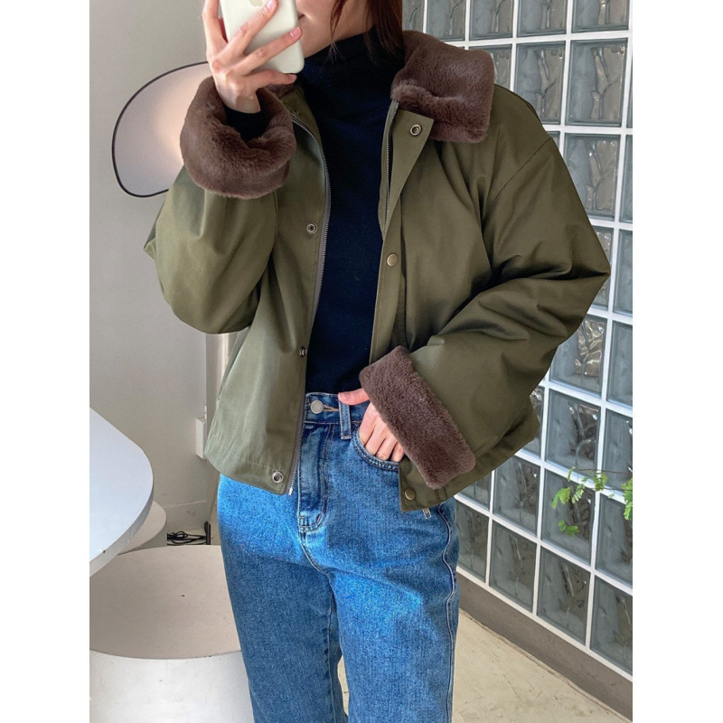 2025 New Stylish Petite Green Parka with a Chanel-Inspired Lamb Wool Coat for Women, Thickened for Autumn and Winter