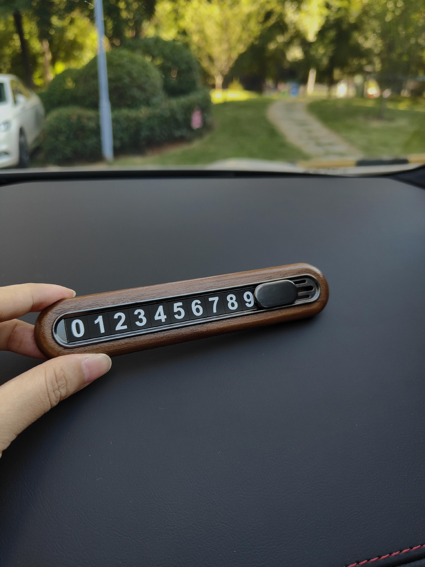 Car interior accessory: walnut wood heart-shaped temporary parking license plate, hidden type, high-quality feel