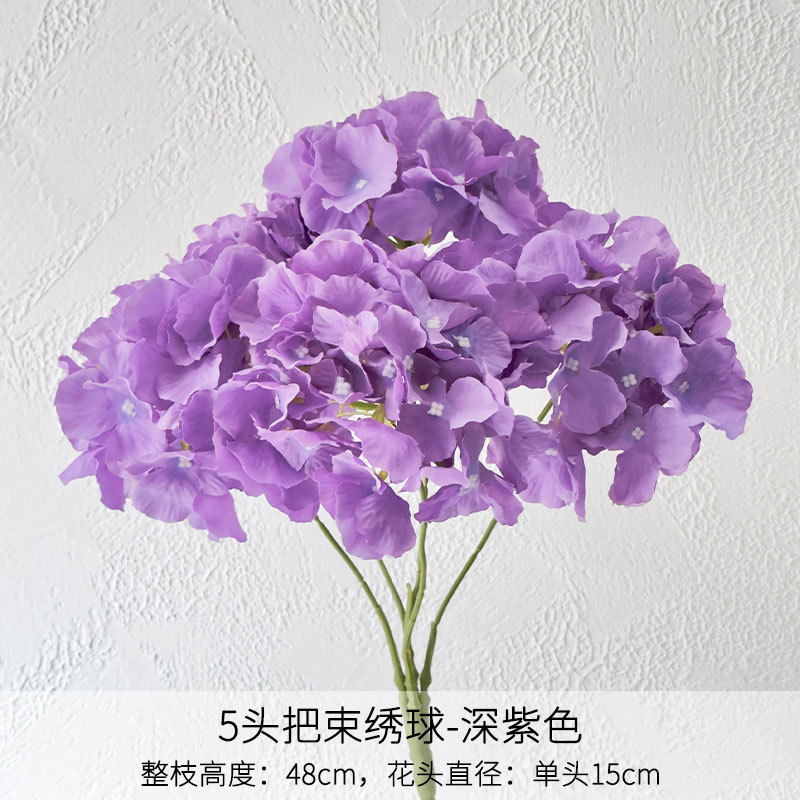 Hortensia de cinco cabezas de color morado oscuro