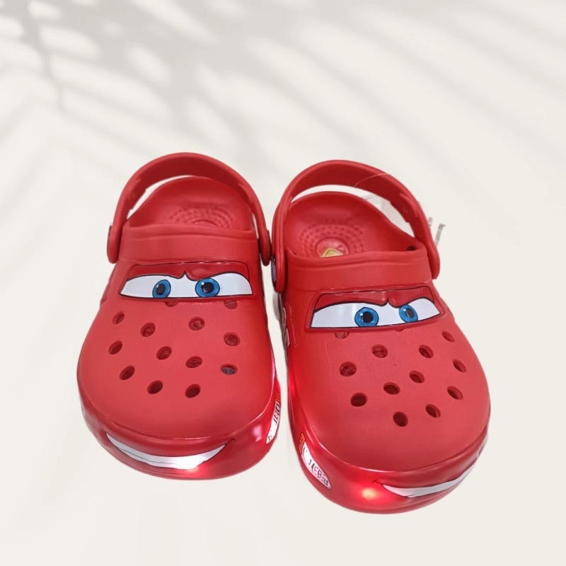 Mcqueen 95 Car-Themed Adult Flashing Light Clogs, Comfortable and Breathable, Cushioned Beach Shoes, Unisex Closed-Toe Slippers