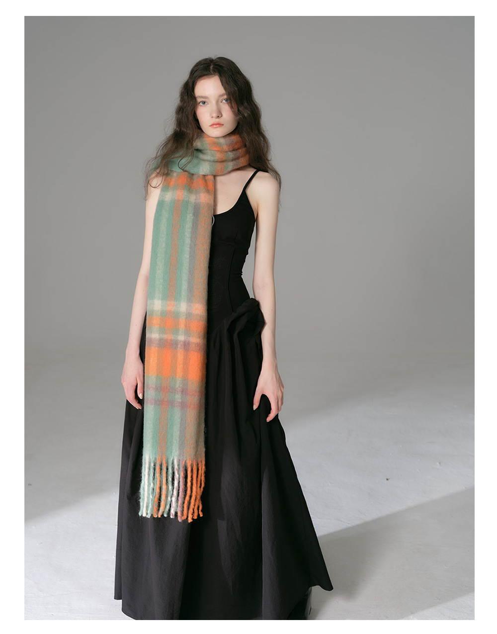 Designer-Wollschal mit kariertem Fransenmuster für Damen, Herbst/Winter, warmes, weiches Ambiente, Schal-Lätzchen_voghion.com