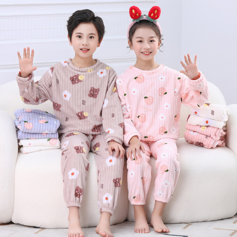 (2개) 소년 소녀를위한 어린이 잠옷 산호 양털 인쇄 세트 곰 복숭아 가을과 겨울 두 조각 홈 세트