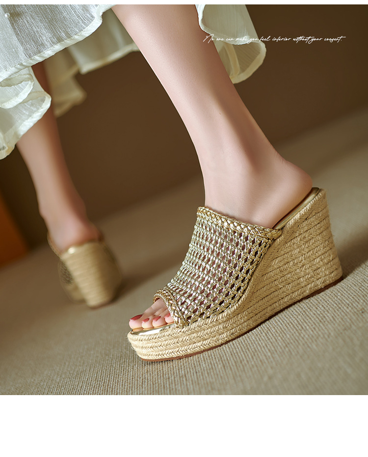 Dép sandal nữ quai chữ V đan rỗng, đế xuồng cao gót, mũi hở kiểu cá sấu — màu vàng, bạc chi tiết 3