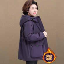妈妈冬装2025新款外套中长款加绒加厚中老年女秋冬款冲锋衣50多岁