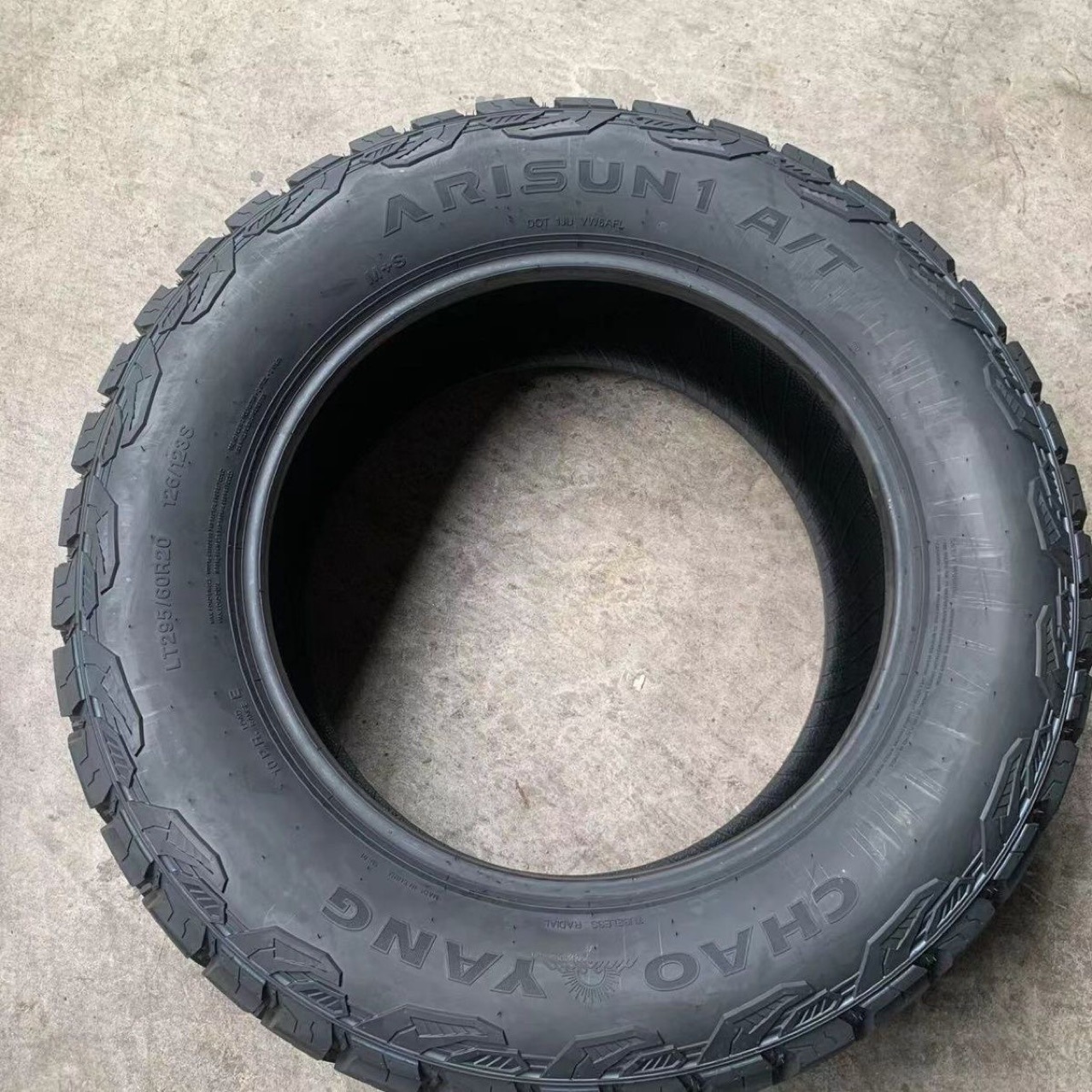 Chaoyang No.1 Tire 295/60R20LT 10PR Dongfeng Mengshi Tank 700 Looking Up at U8 Off-road AT Tire