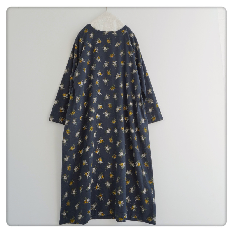 Japanese-Style Flannel Floral Long-Sleeve Dress with Pleated Sides, Loose Mori-Style Mid-Length Dress, Artistic Autumn and Winter Dress Japanese-Style Flannel Floral Long-Sleeve Dress with Pleated Sides, Loose Mori-Style Mid-Length Dress, Artistic Autumn and Winter Dress