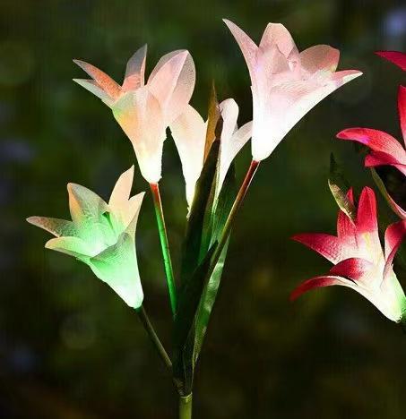 Decoración de la atmósfera de vacaciones girasoles, césped al aire libre, césped de trigo, jardín, lámpara de flores, estilo de enchufe