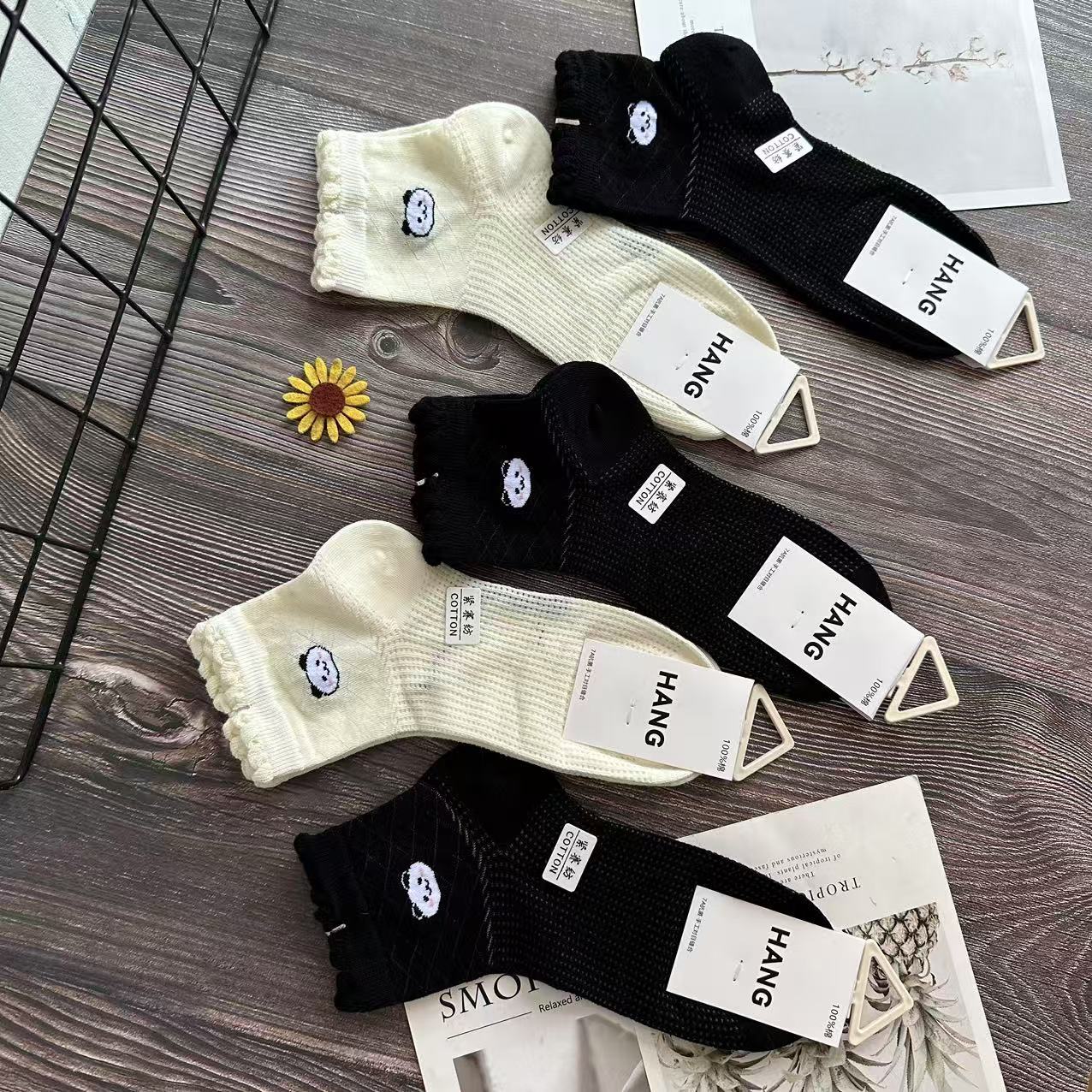 Calcetines deportivos finos de primavera y verano de alta gama para hombres, calcetines de tubo que absorben el sudor y desodorizantes, calcetines de algodón blanco de cintura pequeña y media de verano al por mayor