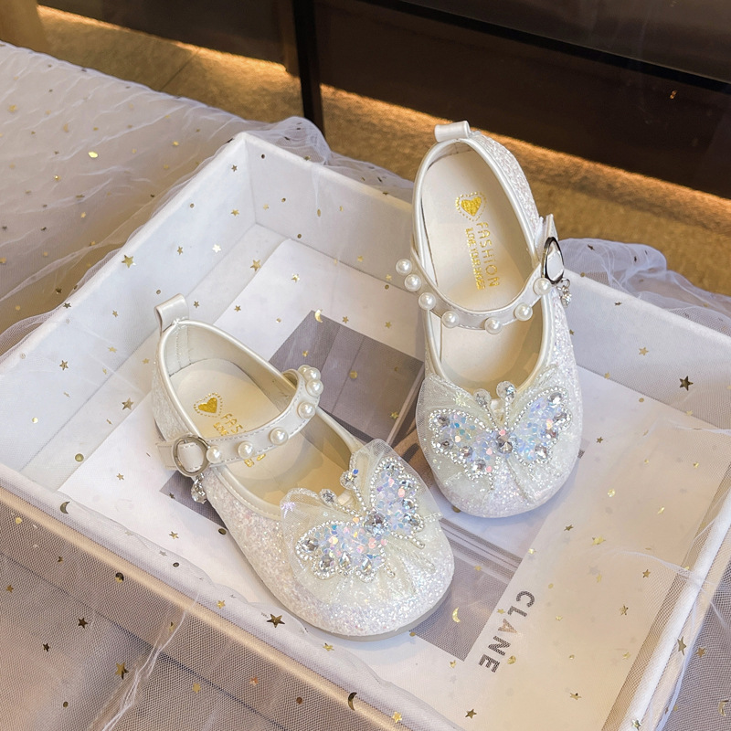 Zapatos de cuero para niñas 2025 nuevos zapatos de princesa con lazo de diamantes de imitación para niños zapatos individuales de moda para niñas zapatos de rendimiento de suela blanda