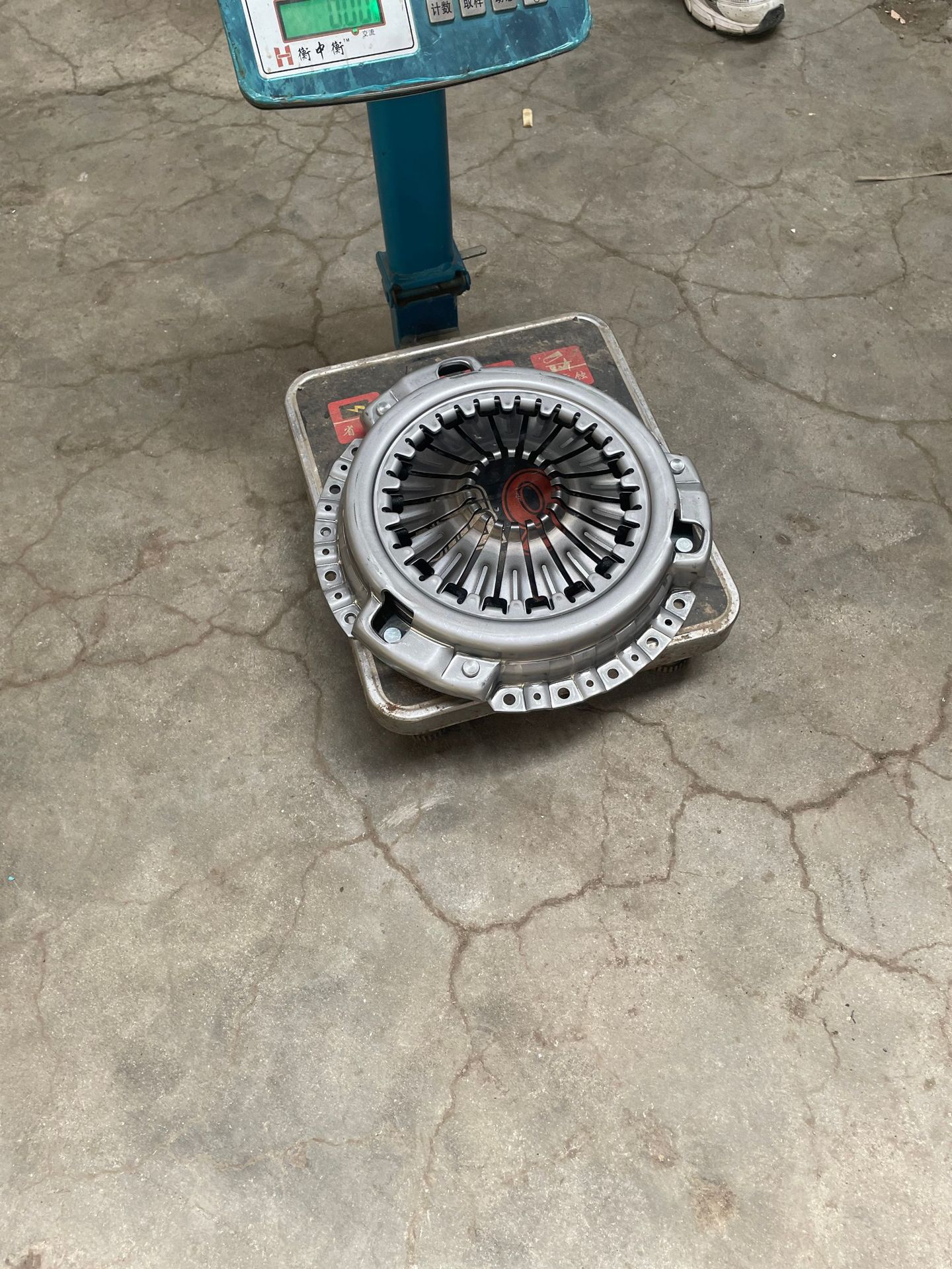 DS255 clutch pressure plate is compatible with agricultural vehicles such as Dongfeng Dolica, Foton harvesters, and JAC Kangling