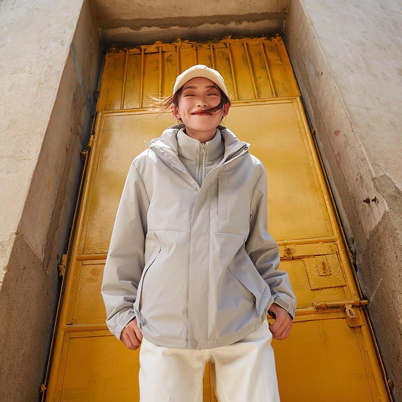 2025 New Outdoor Jacket for Men and Women, Three-In-One Detachable Jacket, Windproof and Waterproof Mountaineering Jacket, Customized