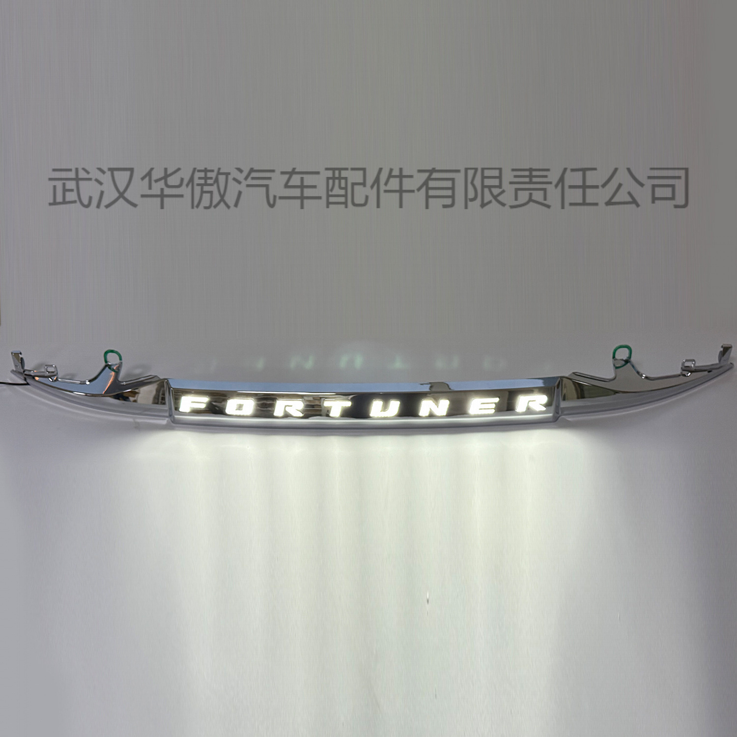 Suitable for Toyota Fortuner 16-25 Models, Through-The-Tail Light, Running Brake, Reversing, Flashing Rear Fog Light