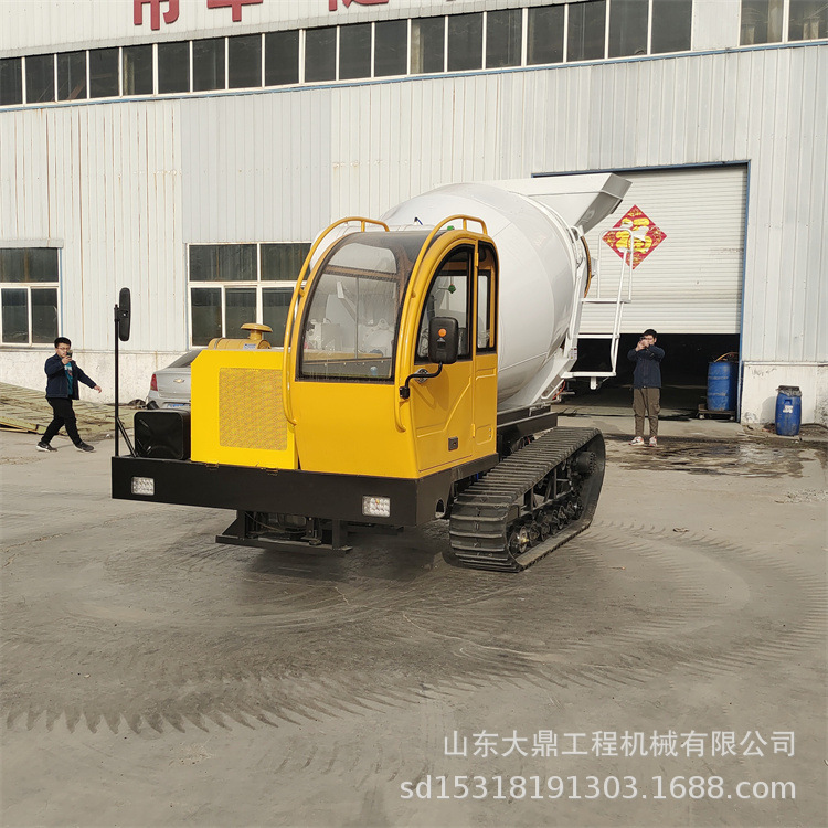 山丘水渠改造履带混凝土罐车 各种款式履带混凝土罐车 水泥搅拌车