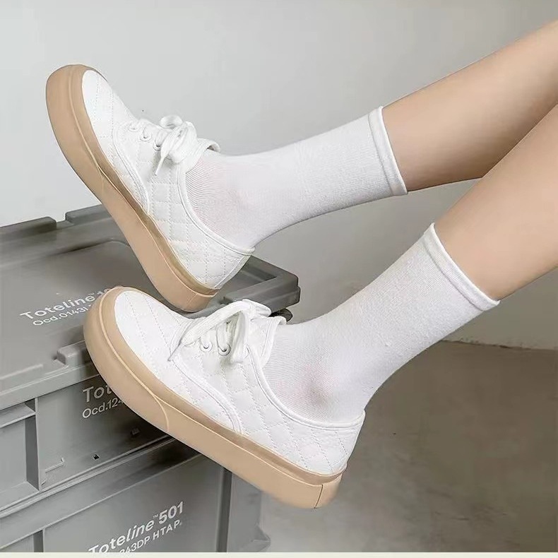 Calcetines de primavera y verano, calcetines sin hueso, calcetines de color sólido, calcetines de pila de humedad, calcetines blancos, calcetines de crema de mediana para mujeres