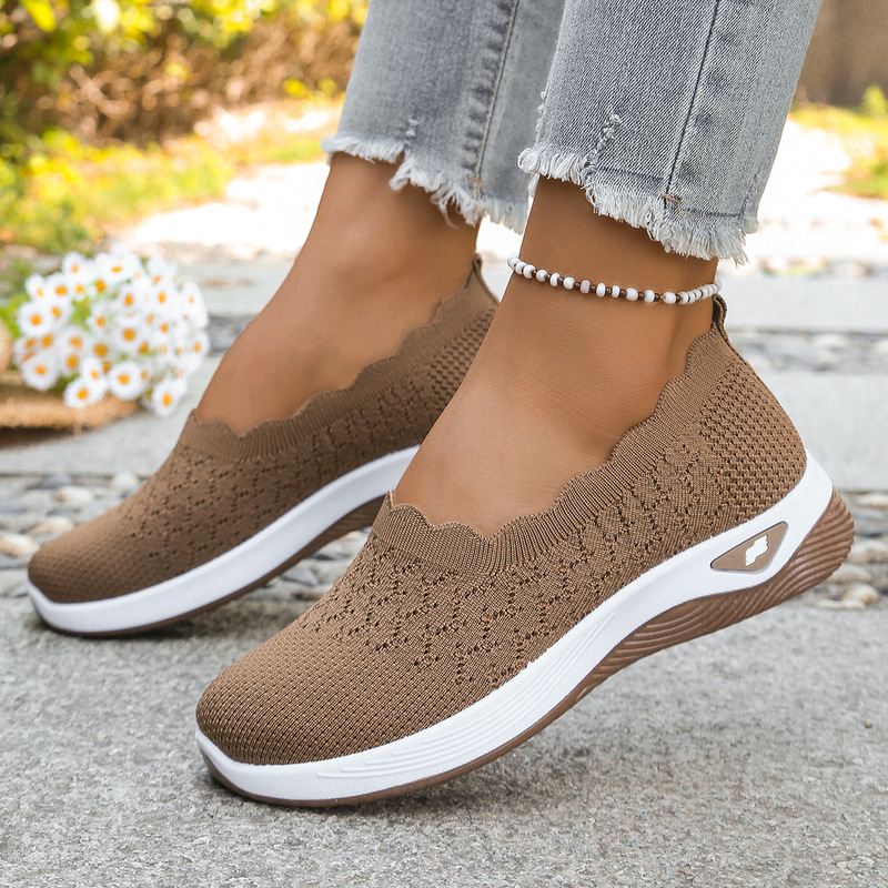 Lightweight Breathable Mesh Shoes for Moms, Soft-Soled Non-Slip Walking Shoes for Middle-Aged and Elderly People, Slip-On Casual Shoes