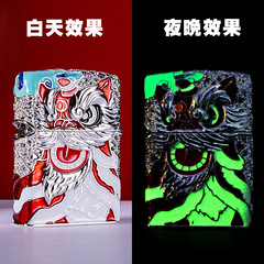 ゾロの鎧の透かし彫りは金糸のエナメルの鴻運の頭の灯油のライターを象眼してライオンの国潮風の創意の金を目覚めさせます。