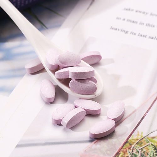 Late summer and early autumn blueberry lutein ester vitamin C tablets to protect the vision of adults, children and adolescents chewable tablets candy