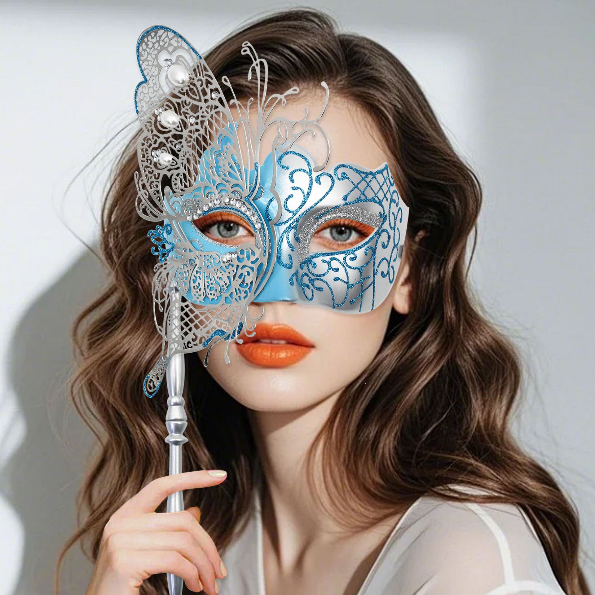 Ventas transfronterizas de diamantes de mano máscara de baile de maquillaje mariposa pintada de hierro forjado mitad cara máscara de carnaval sexy