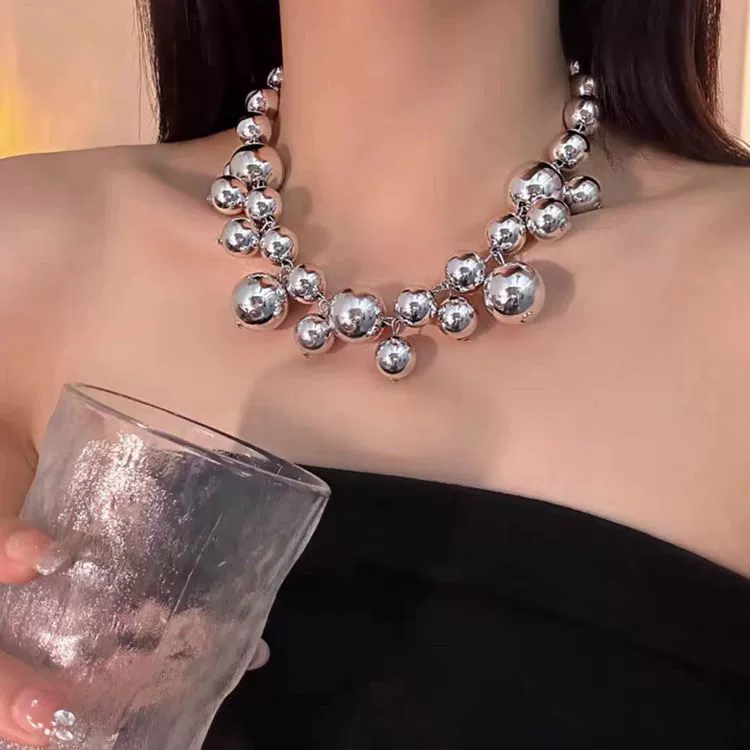 Европейские и американские трансграничные украшения преувеличивают большие бусы с короткими воротами амазонка чокер панк темперамент имитация жемчужного воротника