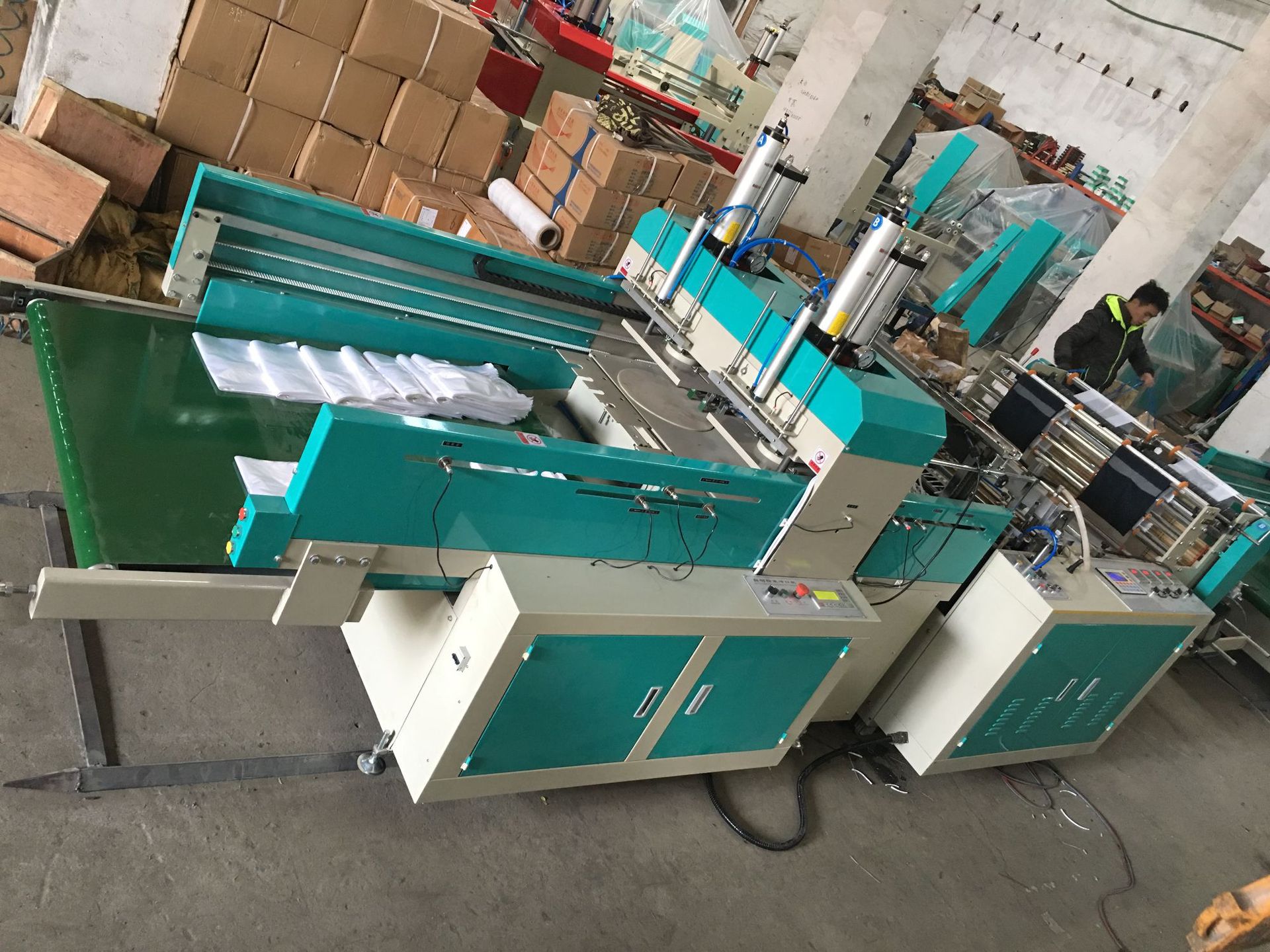 高速热封热切生产线,塑料薄膜制袋机,热切背心袋制袋机