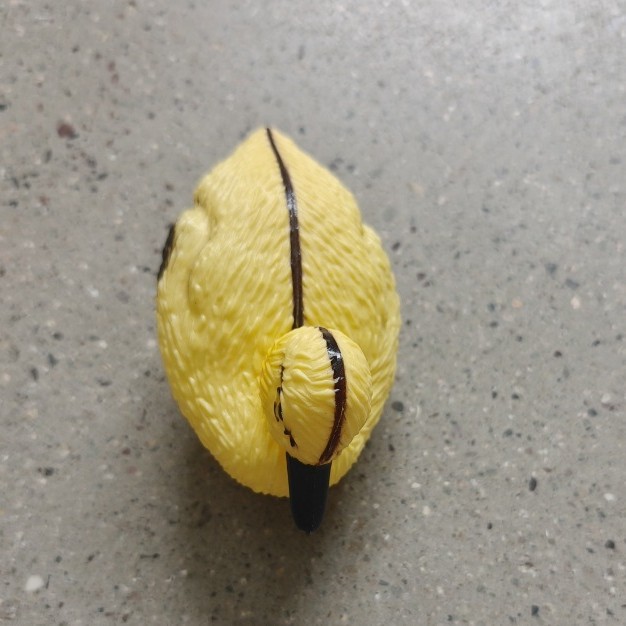 Suministro transfronterizo de patos amarillos de plástico simulados para paisajismo de jardines y lagos al aire libre, utilizados como cebo para la caza de animales.