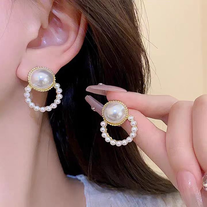 Retro elegant small design fashionable earrings from pearl