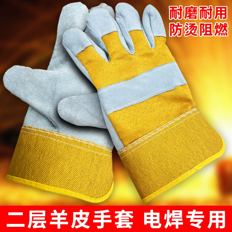 Сварочные перчатки для защиты труда.