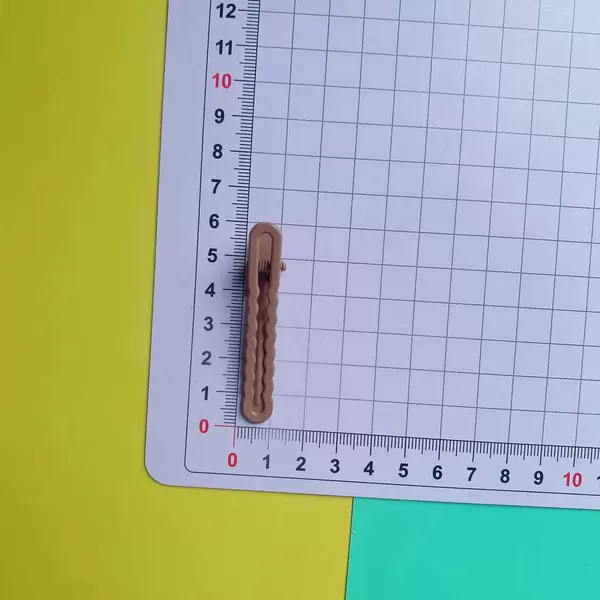 Coffee color (bright wavy clip) 6 cm