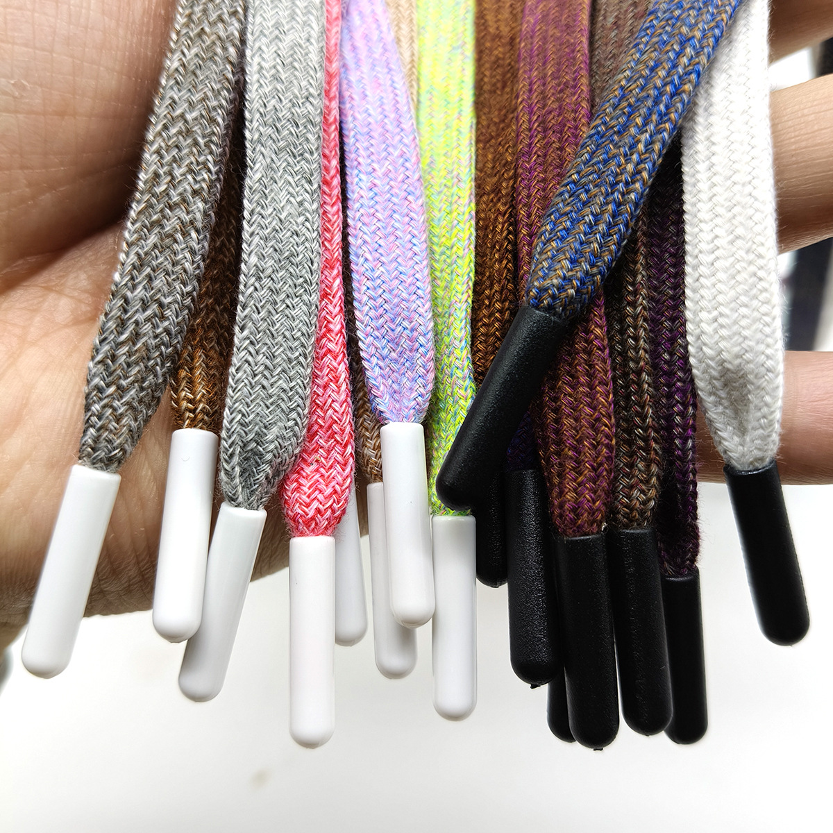 8 / 10 / 12mm poliéster / algodón mezcla hueco cuerdas planas chaqueta cuerda de plástico cabeza de cuerda de algodón colorido pantalones deportivos cuerda de cintura